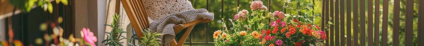 Balcon fleuri en été