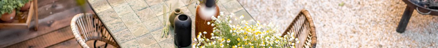 Terrasse fleurie au printemps